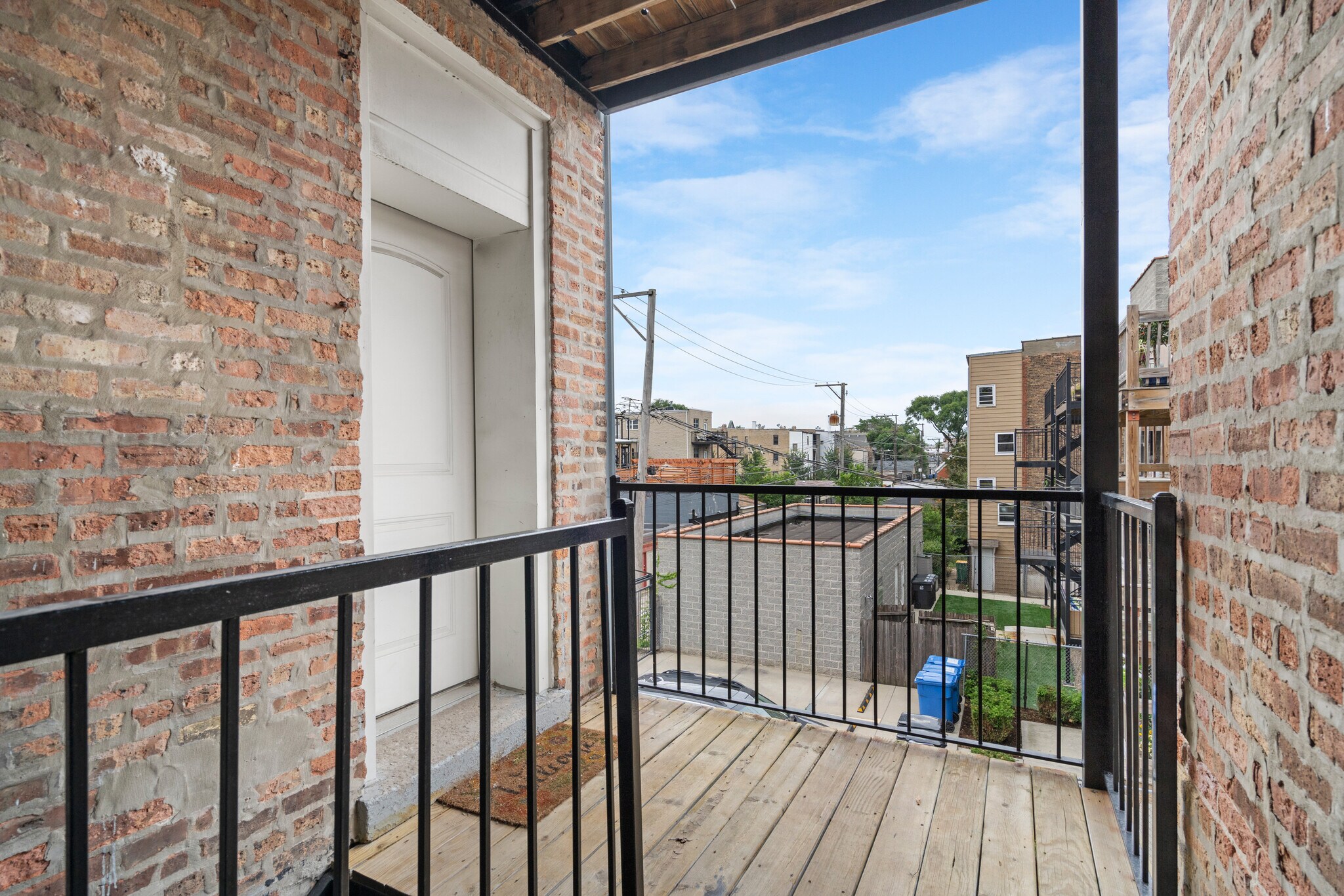 Building Photo - 1432 N Maplewood Ave