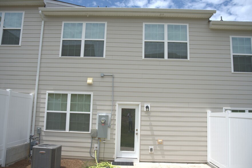 Building Photo - 6019 Chelsea Oaks Rdg