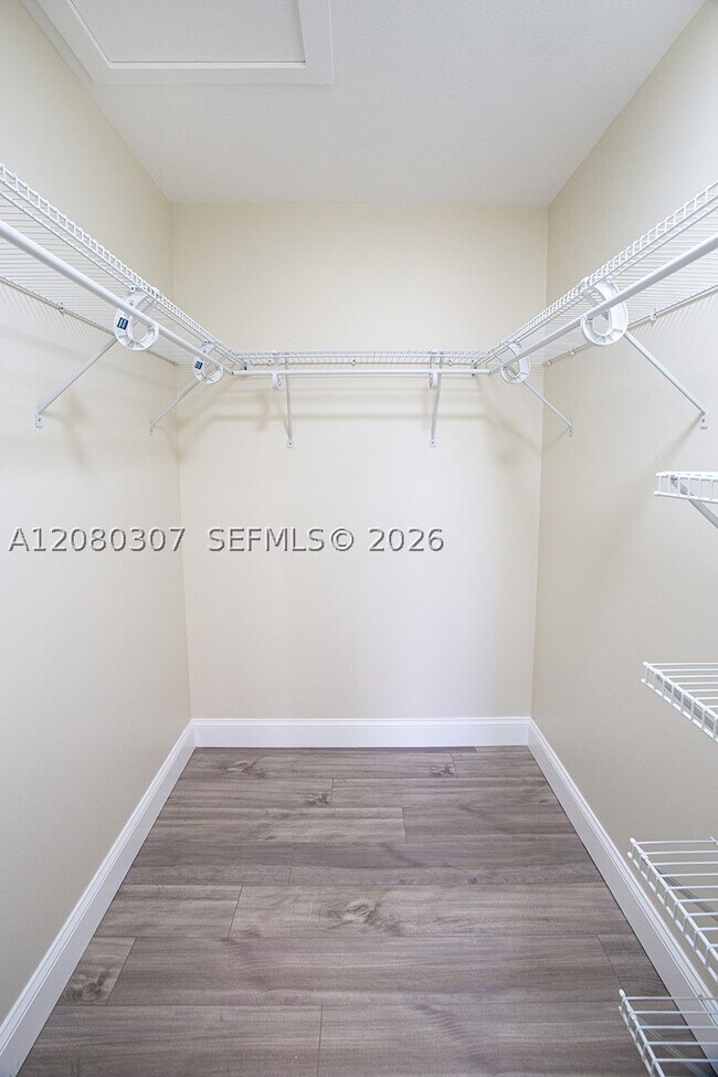 Building Photo - 9431 Boca Cove Cir