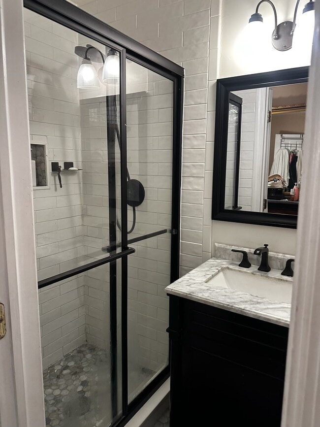 Building Photo - 4 Galaxie Ln