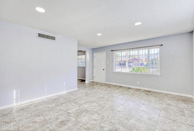 Building Photo - 6200 Palo Alto Ave