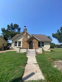 Building Photo - 797 N Merton St