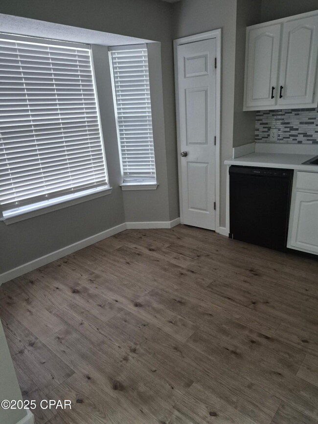 Building Photo - 145 Escanaba Ave