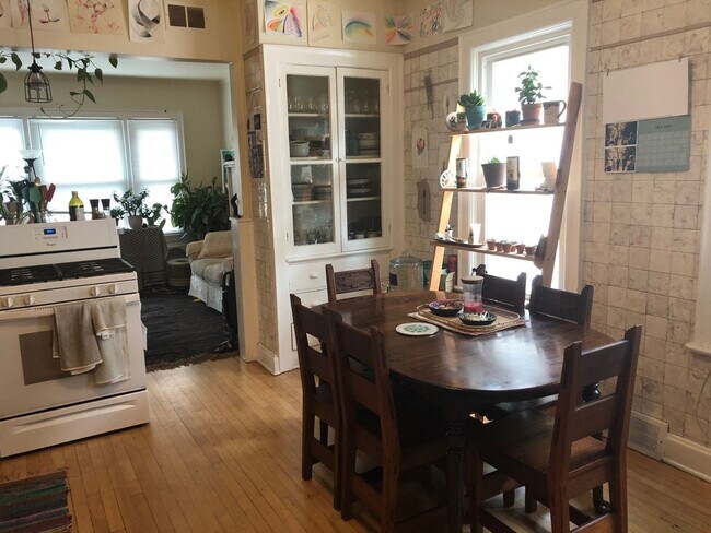 Building Photo - 3063 N Bremen St