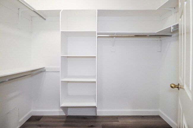 Building Photo - 11920 Goshen Ave