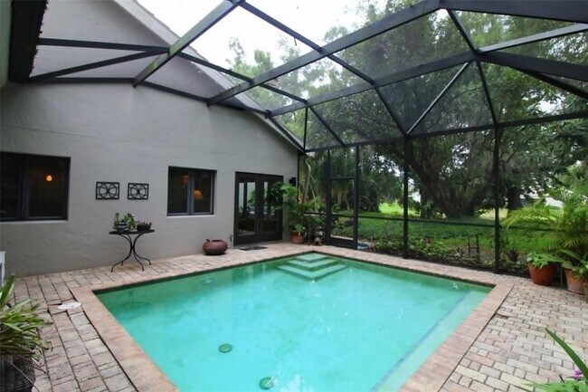 Building Photo - 4532 Ascot Cir N