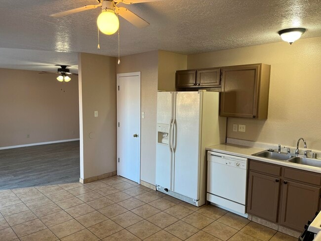 Building Photo - 4985 Butte Pl NW