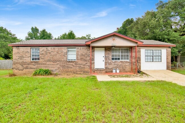 Primary Photo - 4 Bed Home with Large Yard