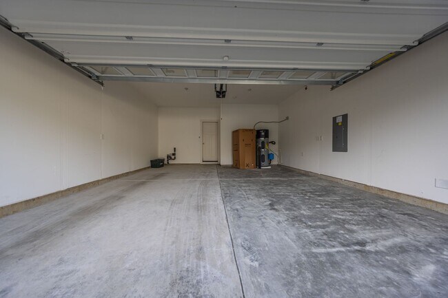Building Photo - 2333 S Brookside Pl