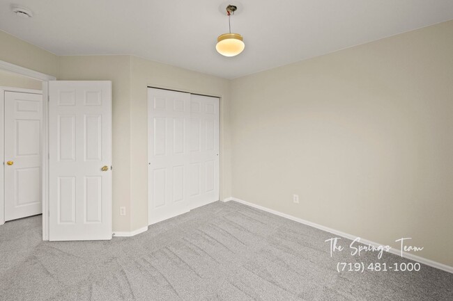 Building Photo - CHARMING 3BD/2BA CONDO featuring FRESH UPDATES - Security Deposit Waiver Available