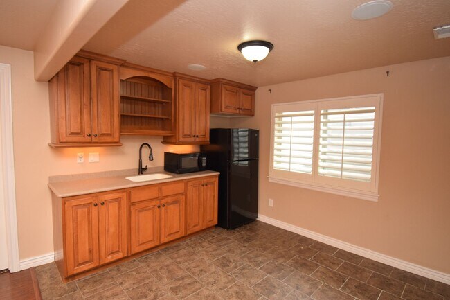 Building Photo - Stunning 6 bedroom 3 bathroom home in Daybreak South Jordan!!!