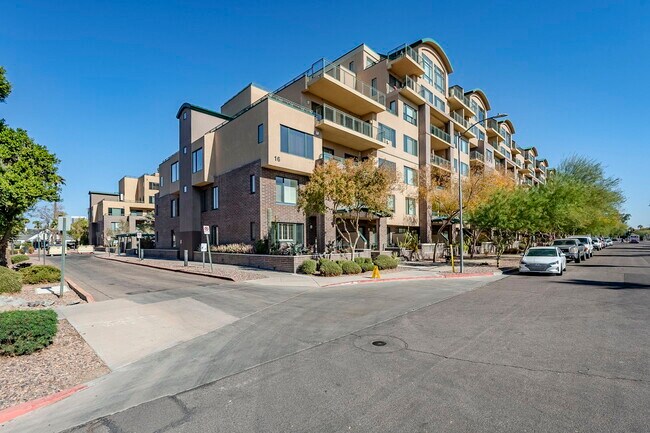 Primary Photo - 16 W Encanto Blvd