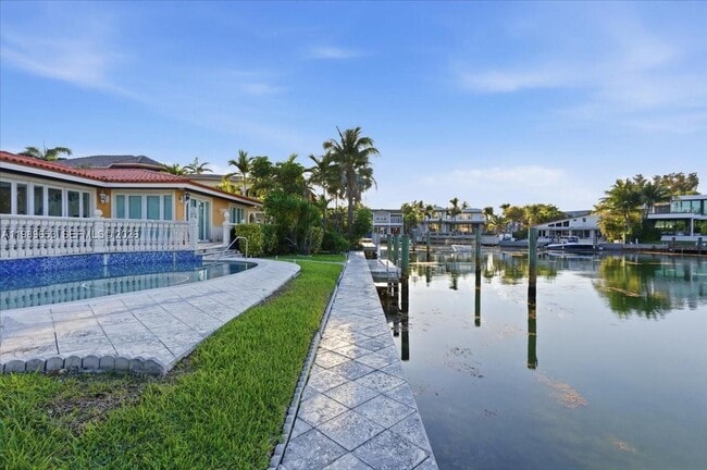 Building Photo - 1249 Biscaya Dr