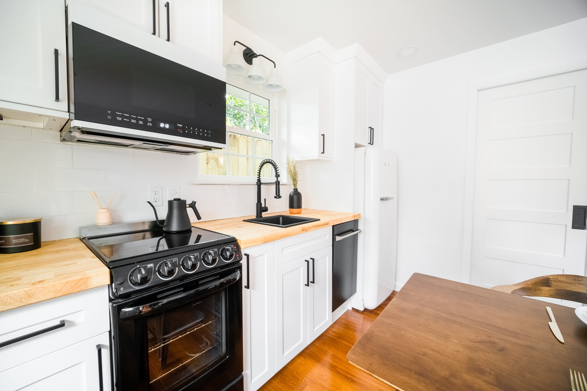 Kitchen - 420 College Blvd