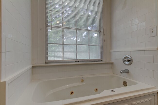 Building Photo - 10406 Reclinata Ln