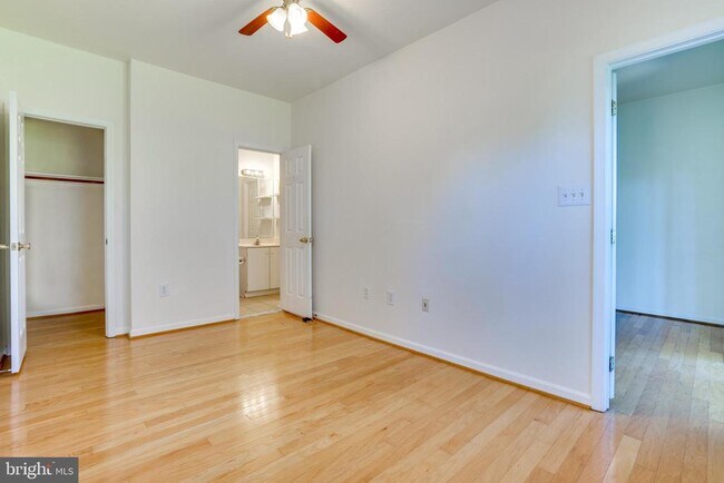 Building Photo - 6155 Early Autumn Dr