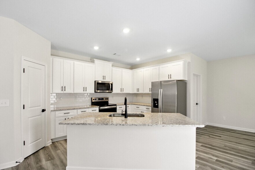 Building Photo - 3220 Azteca Way