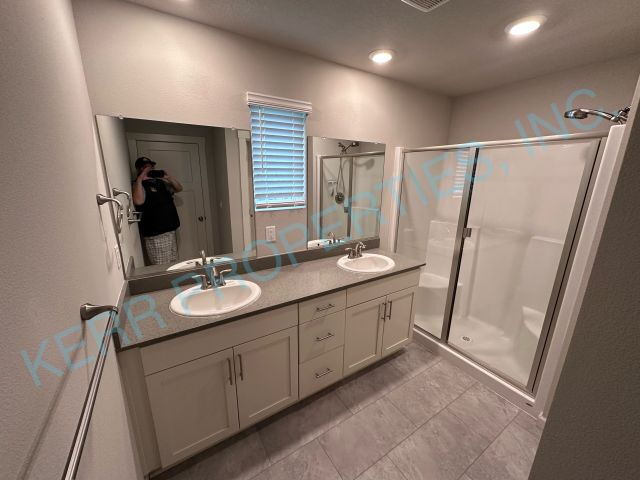 Building Photo - Discover Spacious Comfort: Elegant 3-Bed, 3.5-Bath Townhouse in Happy Valley!