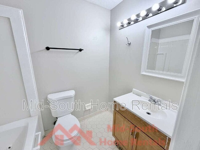 Building Photo - 4900 Walden Glen St