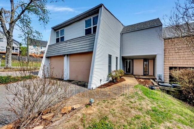 Building Photo - 18 Berrywood Dr
