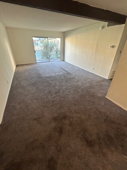 Building Photo - 5460 White Oak Ave