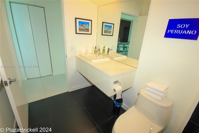 Building Photo - 950 Brickell Bay Dr