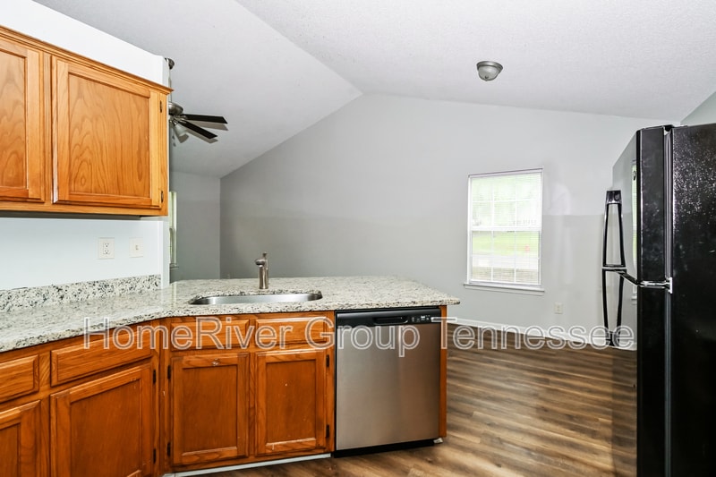 Building Photo - 7007 Village Ln
