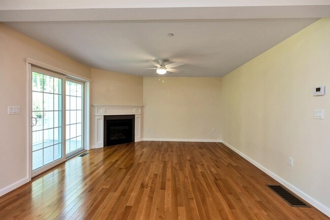 Building Photo - 240 Knollwood Way