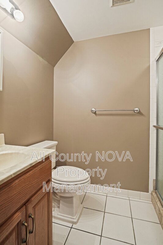 Building Photo - 6428 Earlham Dr
