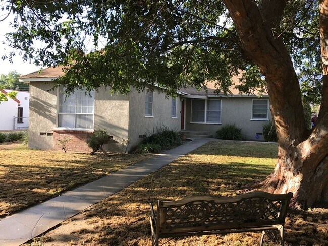 Building Photo - 501 W Maple Ave