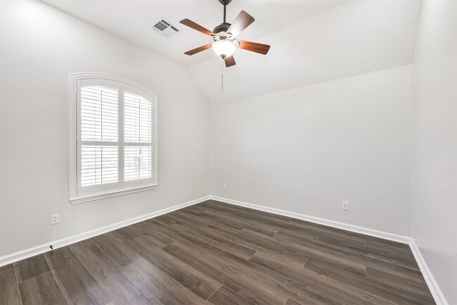 Building Photo - 2315 Bending Spring Dr