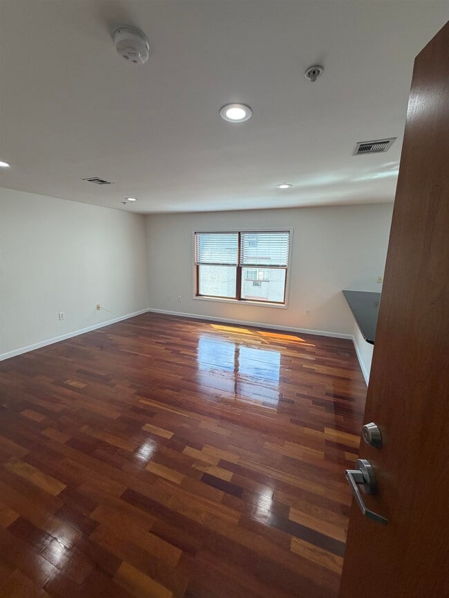 Building Photo - 209 40th St