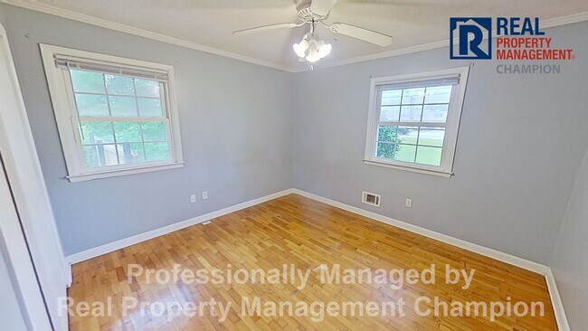 Building Photo - All Brick Ranch in the Heart of Hampstead