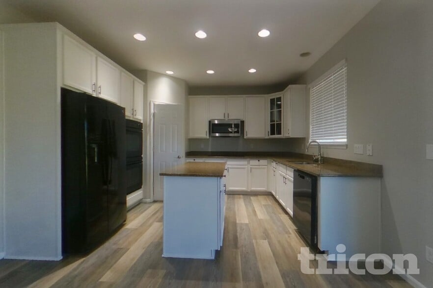 Building Photo - 7191 S Oak Hill Cir