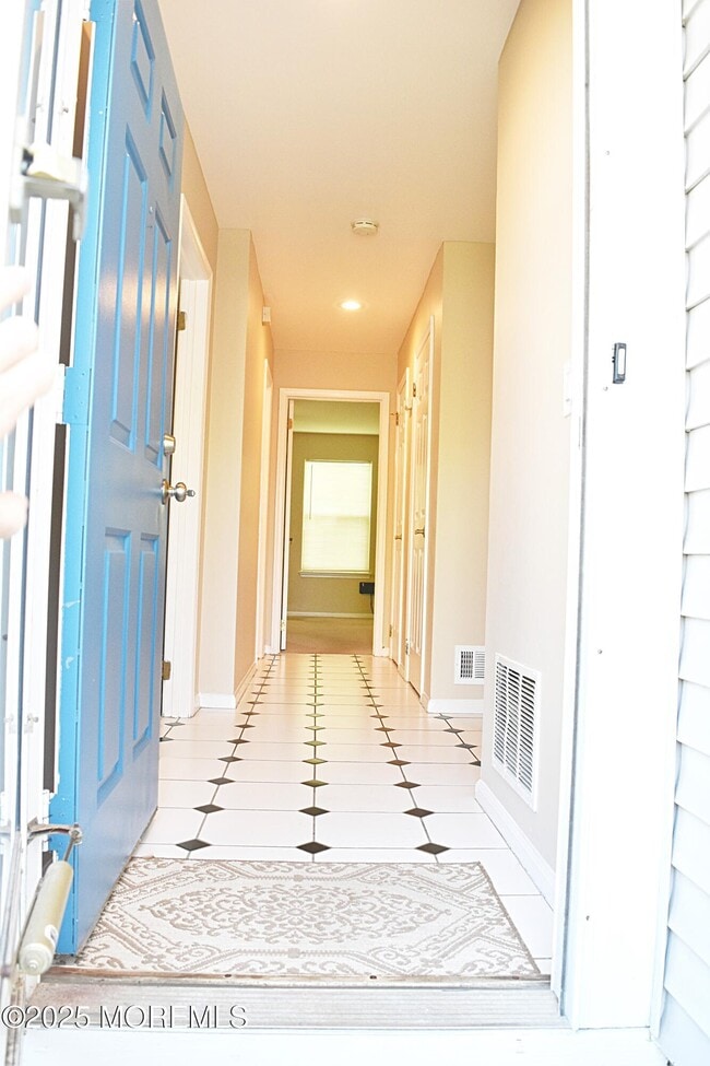 Building Photo - 49 Poplar Pl