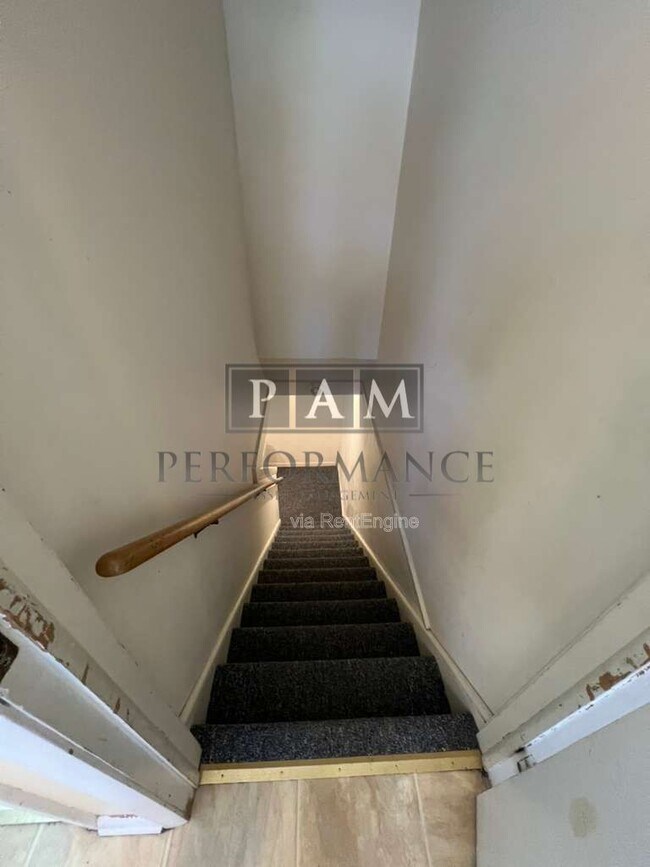 Building Photo - 8862 N Malibu Dr