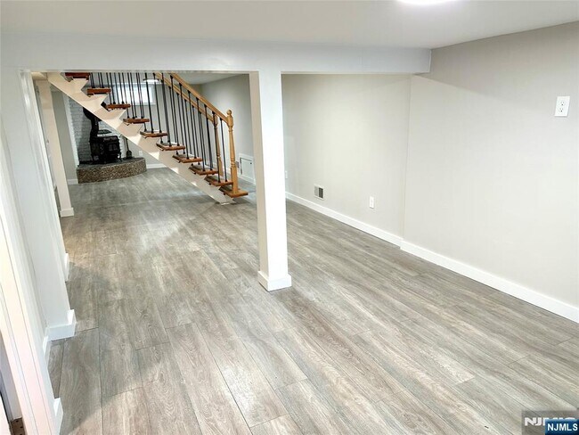 Building Photo - 41 Woods Ave