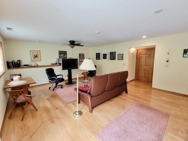 Building Photo - 29622 Gateway Ave