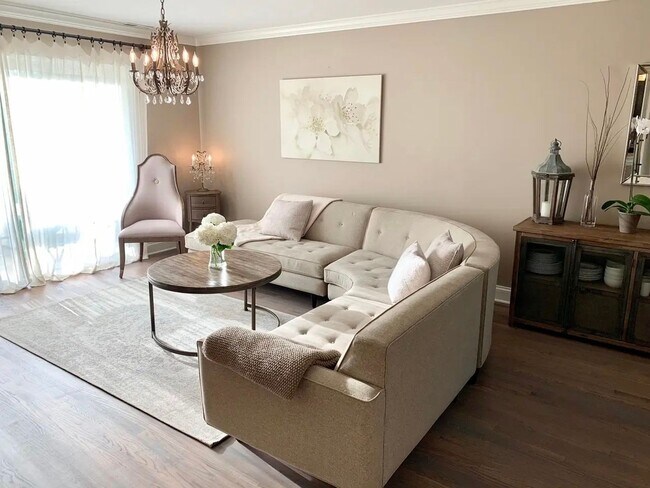 Building Photo - Beautiful 2-bedroom & 2-Bathroom Condo in Glenview