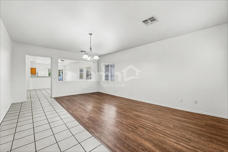 Building Photo - 5706 E Forge Cir