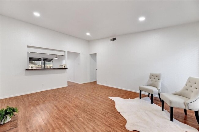 Building Photo - 11904 Broad Oaks Dr
