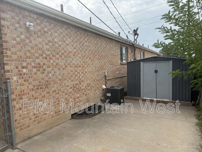 Building Photo - 142 N 200 W