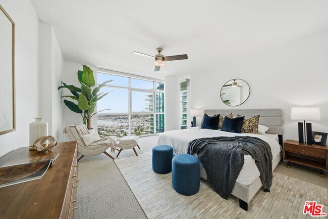 Building Photo - 13650 Marina Pointe Dr