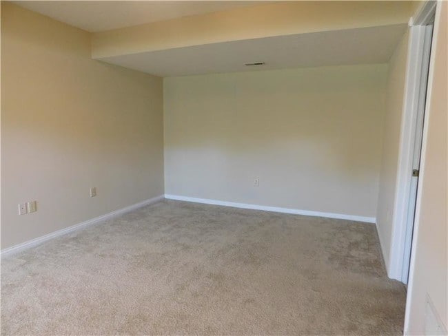 Building Photo - 476 Rosebud Cir