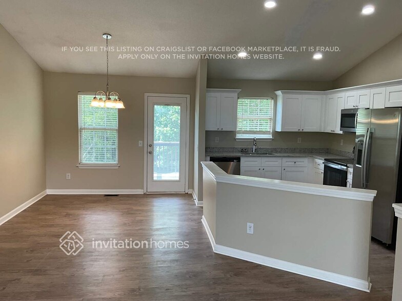 Building Photo - 536 Walton Dr