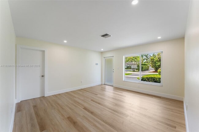 Building Photo - 6731 SW 48th St