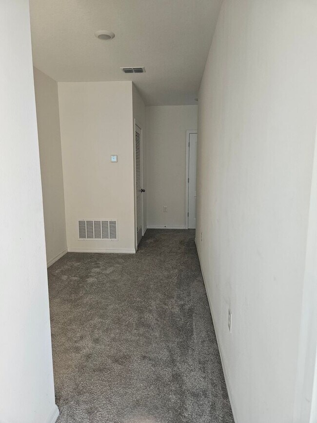 Building Photo - 3 BEDROOM 2 1/2 BATH TOWN HOME COMING SOON