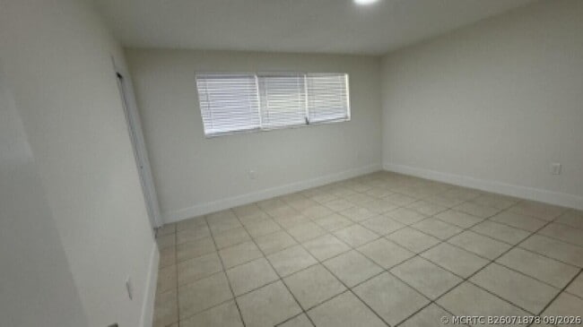 Building Photo - 842 S 63rd Ave
