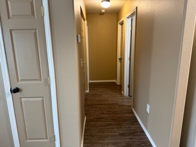 Building Photo - KU1-Broadway Duplex 1