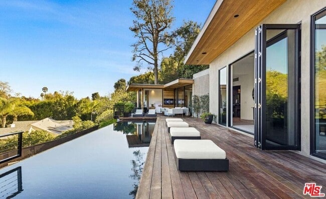 Building Photo - 727 N Beverly Glen Blvd